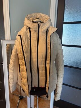 Bernardo Cream Quilted Hooded Puffer Jacket with Black Trim
